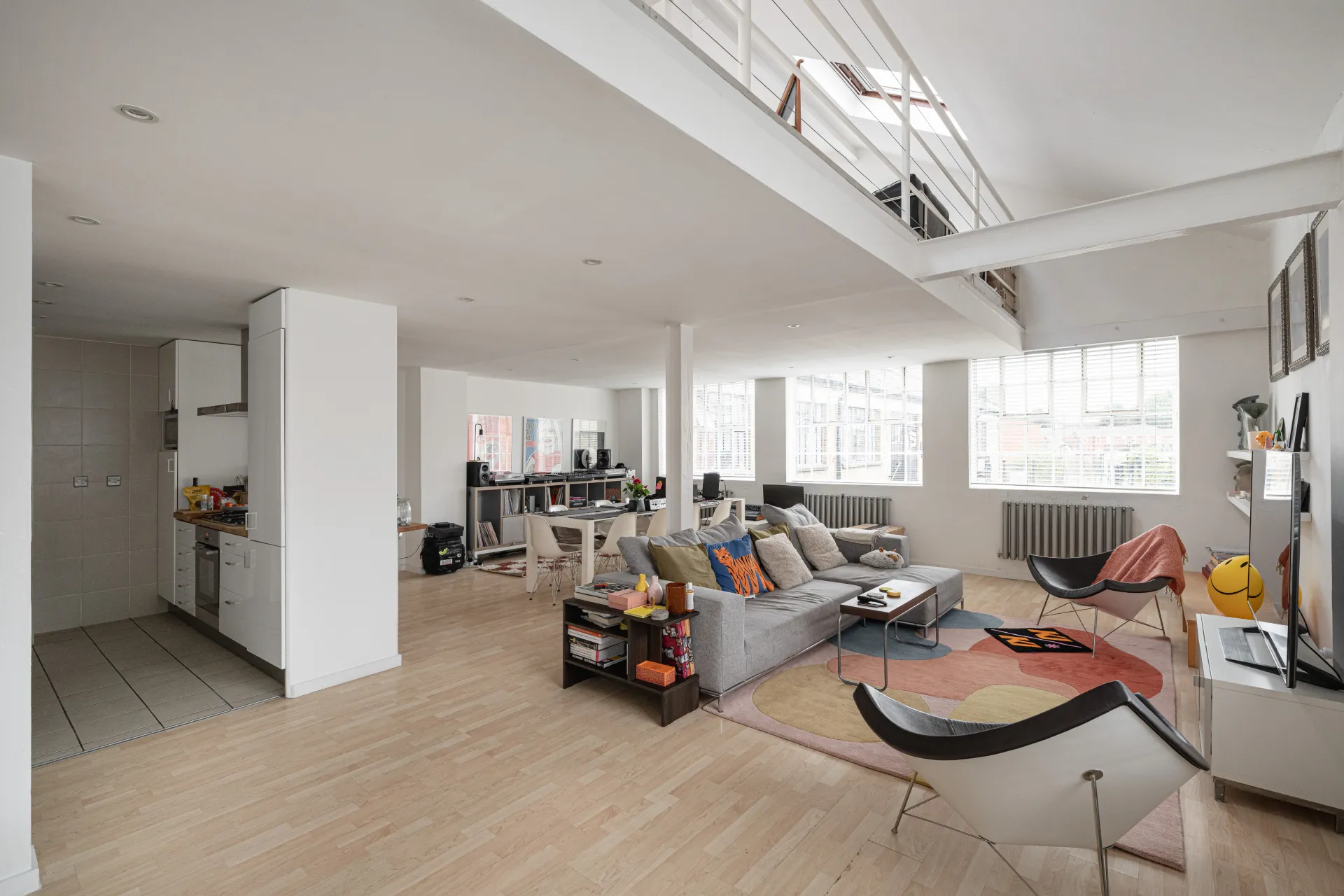 Flat Mount Pleasant Hill in Greater London