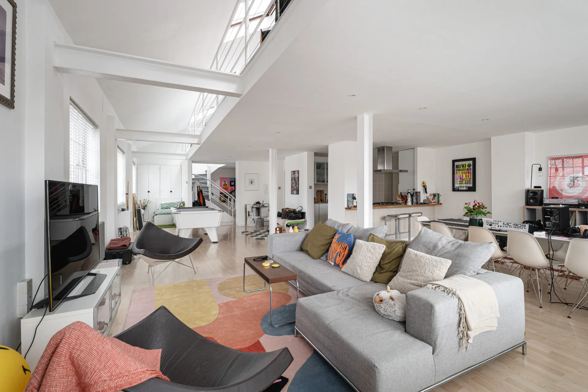 Flat Mount Pleasant Hill in Greater London