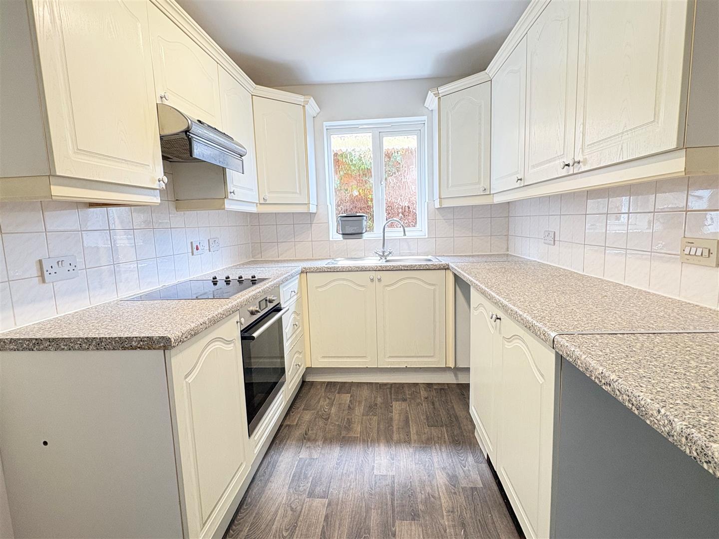 Flat Amherst Road in Rother