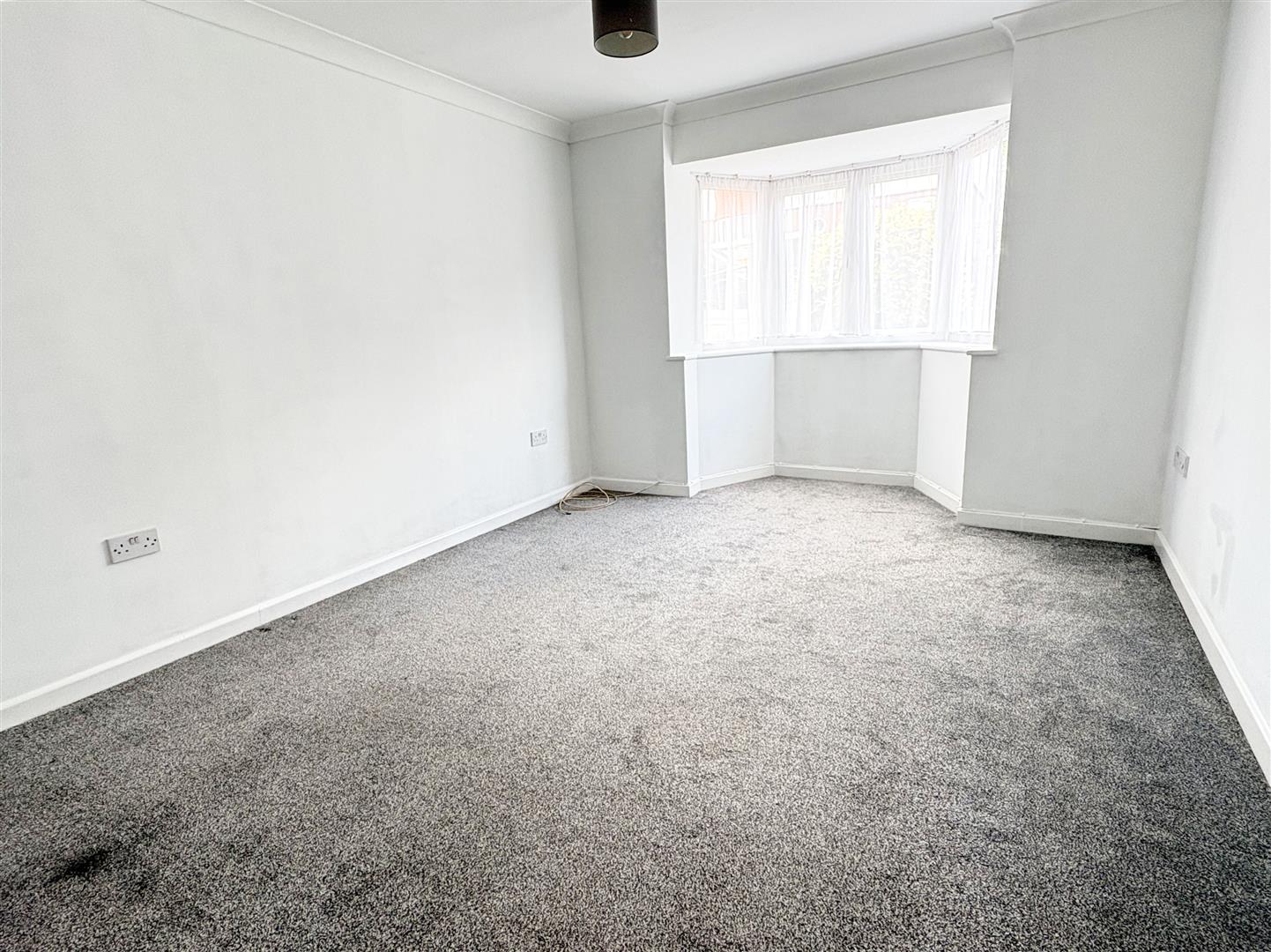 Flat Amherst Road in Rother