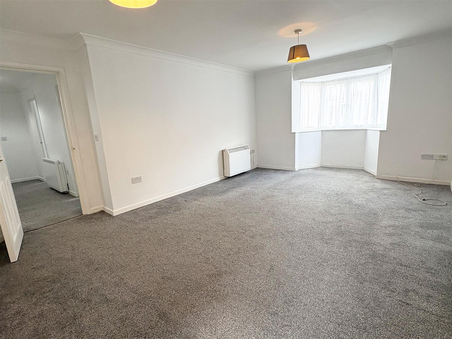 Flat Amherst Road in Rother