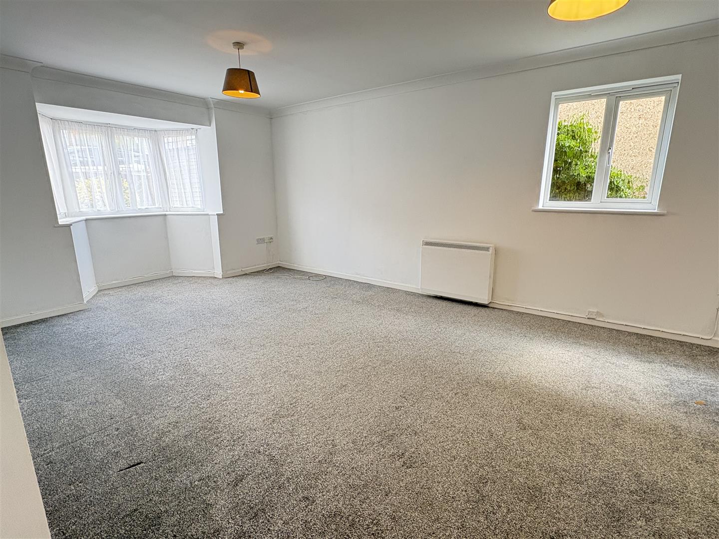 Flat Amherst Road in Rother