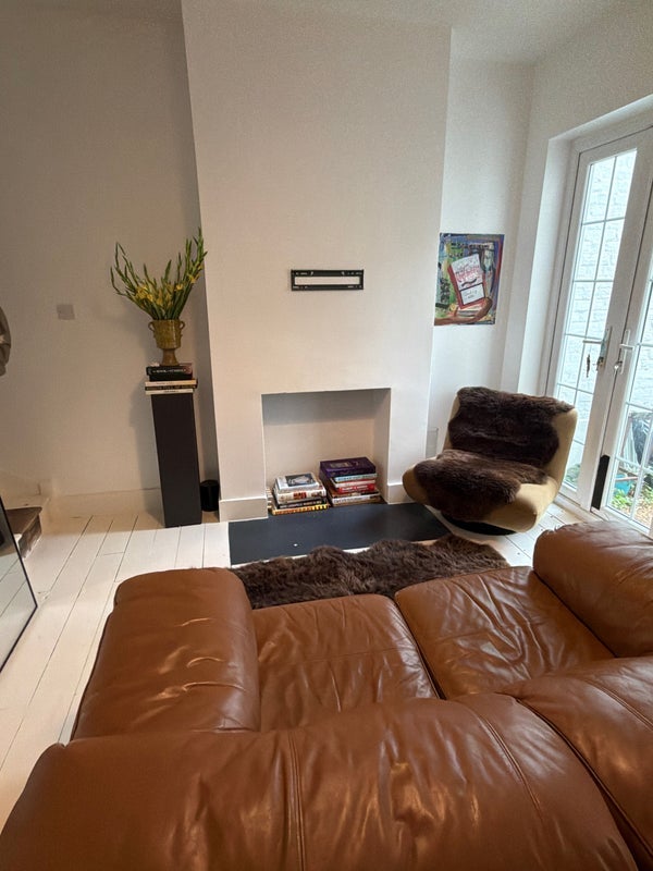 Room Waveney Avenue in Greater London