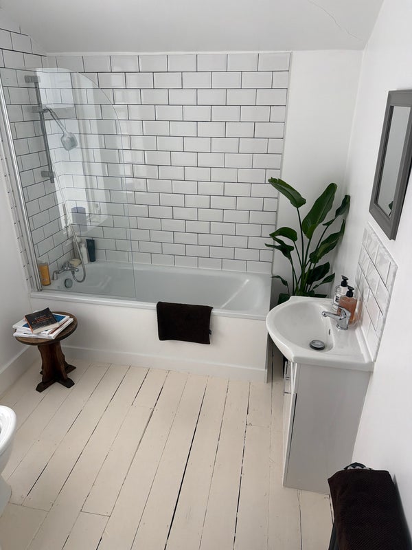 Room Waveney Avenue in Greater London