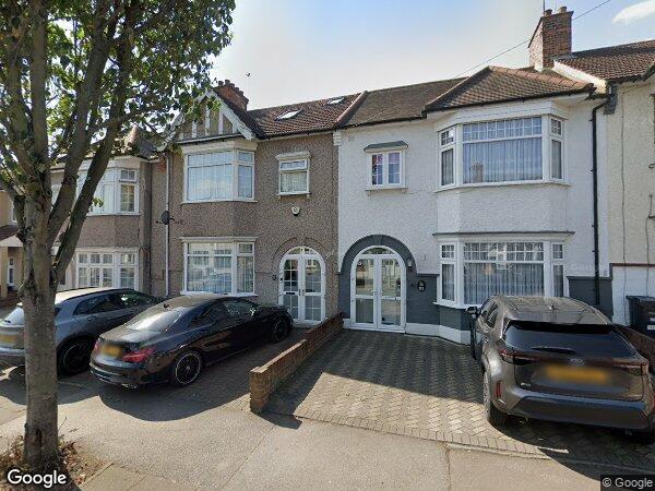 House Crownfield Avenue in Greater London