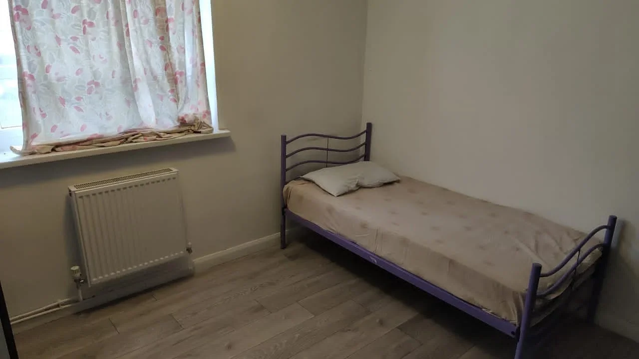Room Kettering Road in Greater London
