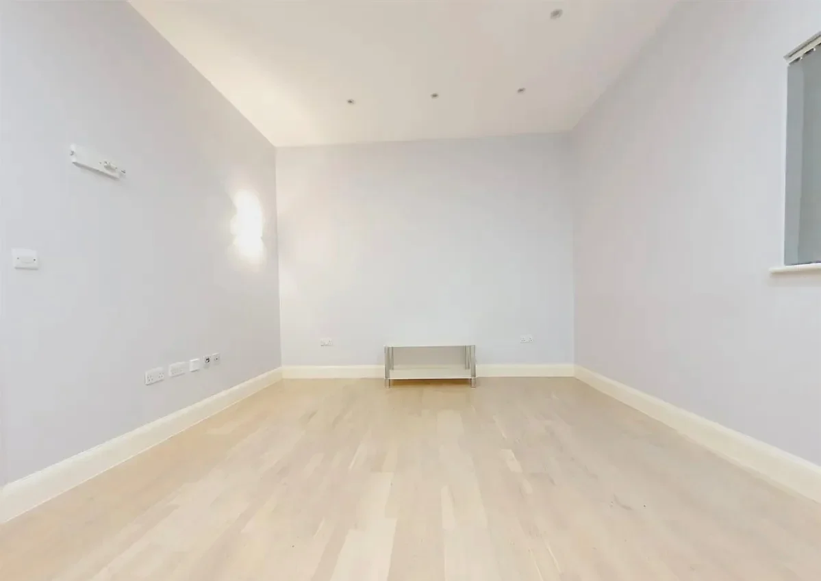 Flat Lancaster Road in Greater London