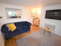 Flat Wellington Road North in Cheadle