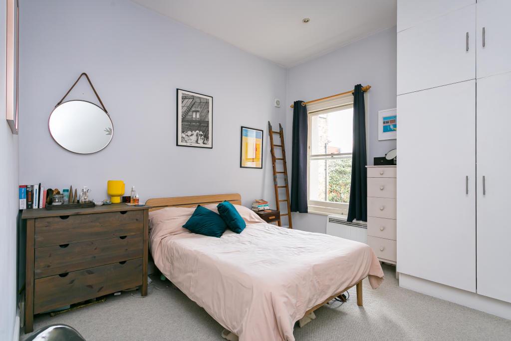Flat Wavertree Road in Greater London