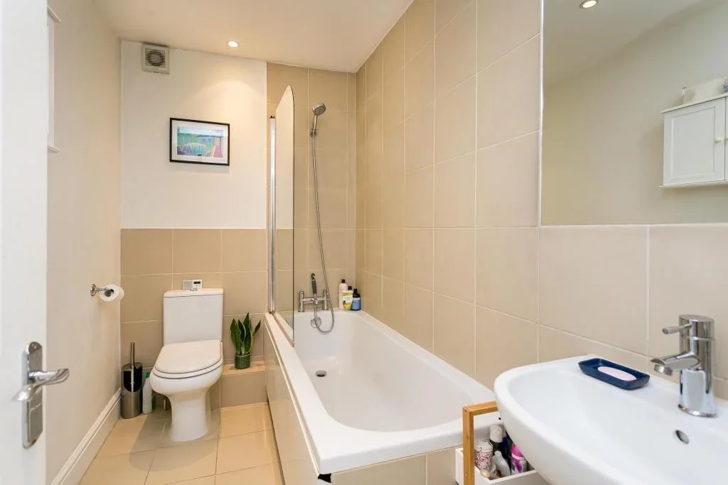 Flat Wavertree Road in Greater London