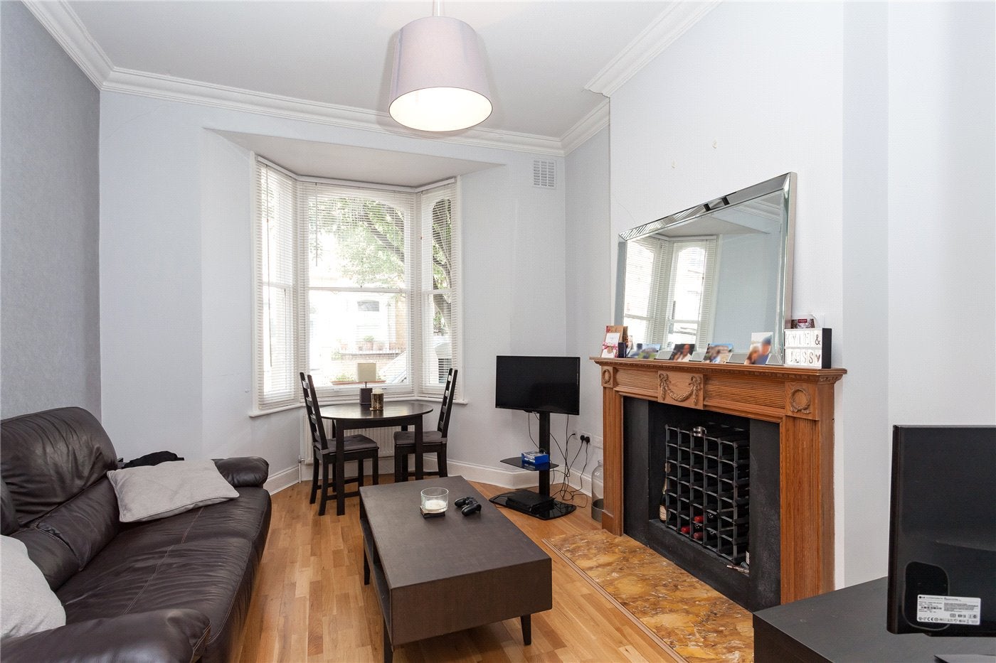 Flat Crossley Street in Greater London