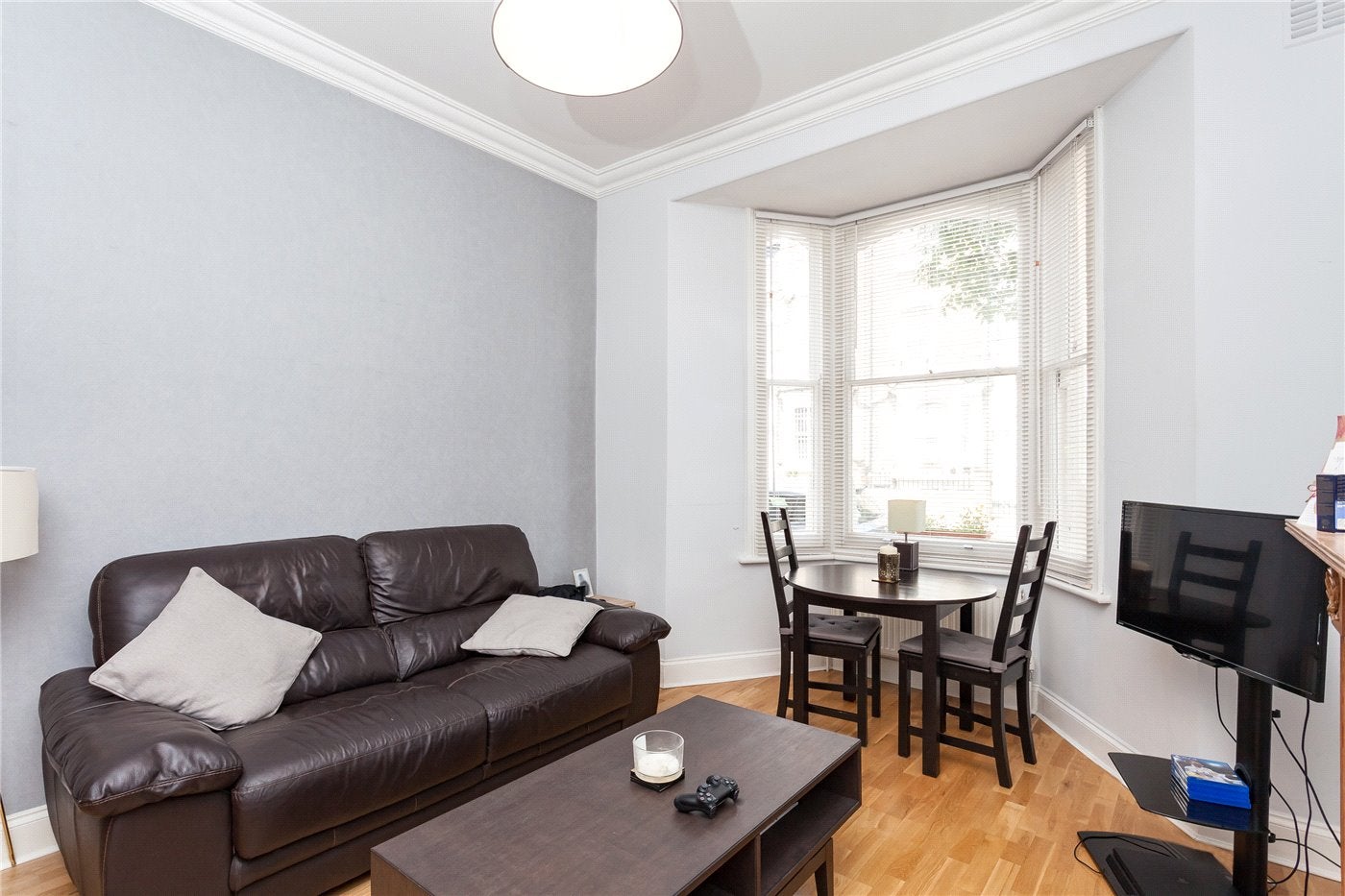 Flat Crossley Street in Greater London