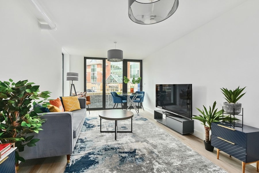Flat Farnborough Road in Rushmoor