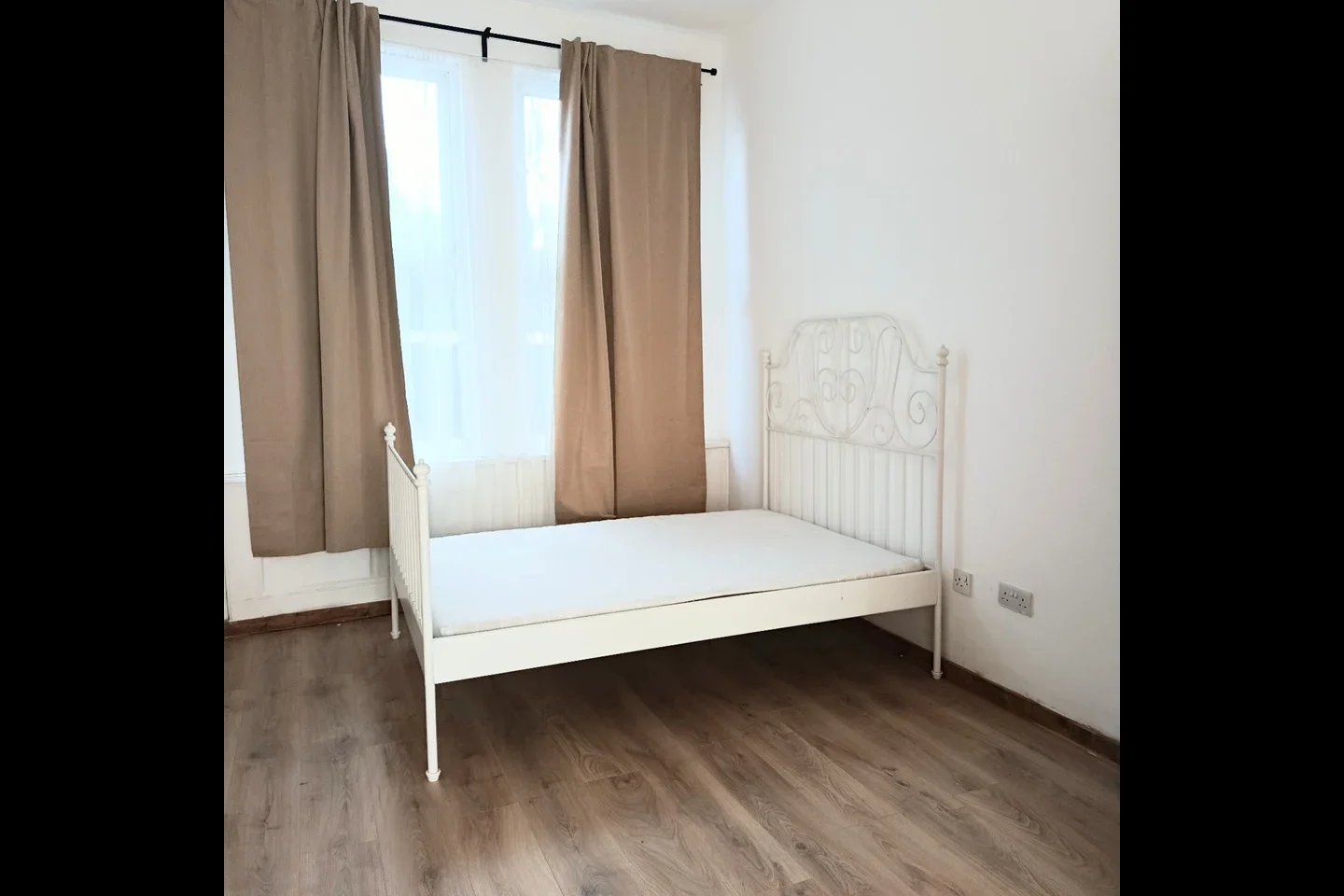 Flat Streatham High Road in Greater London