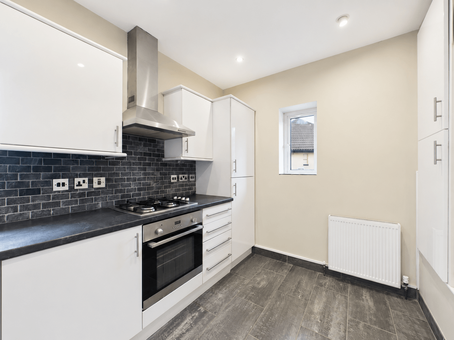 Flat Rochester Gardens in Greater London