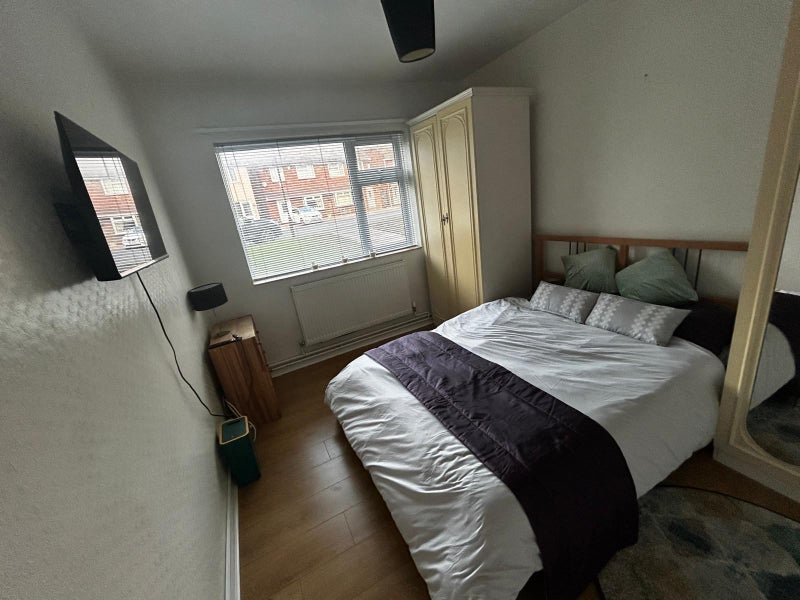Room Nickson Road in Coventry