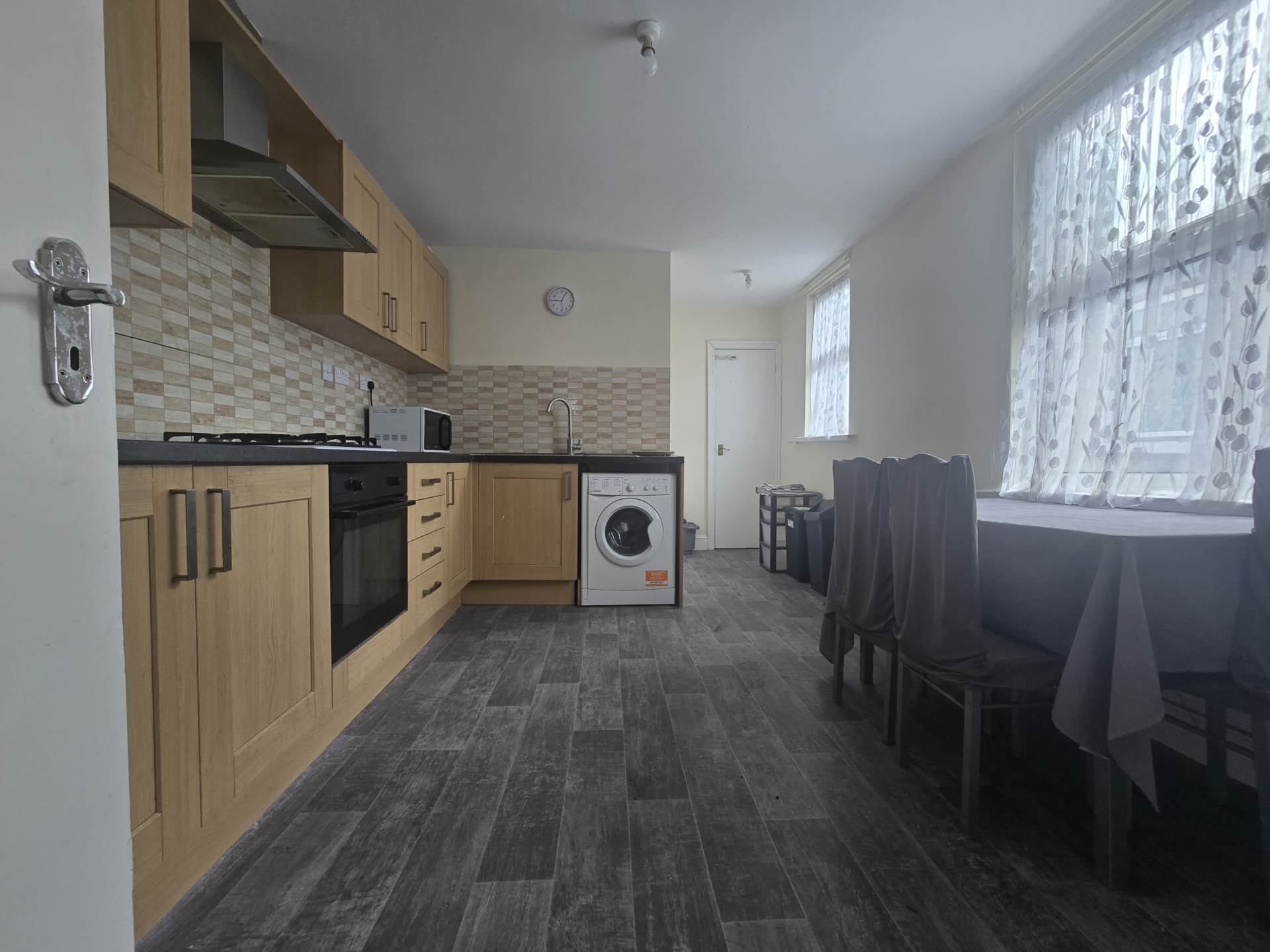 Flat Strone Road in Greater London