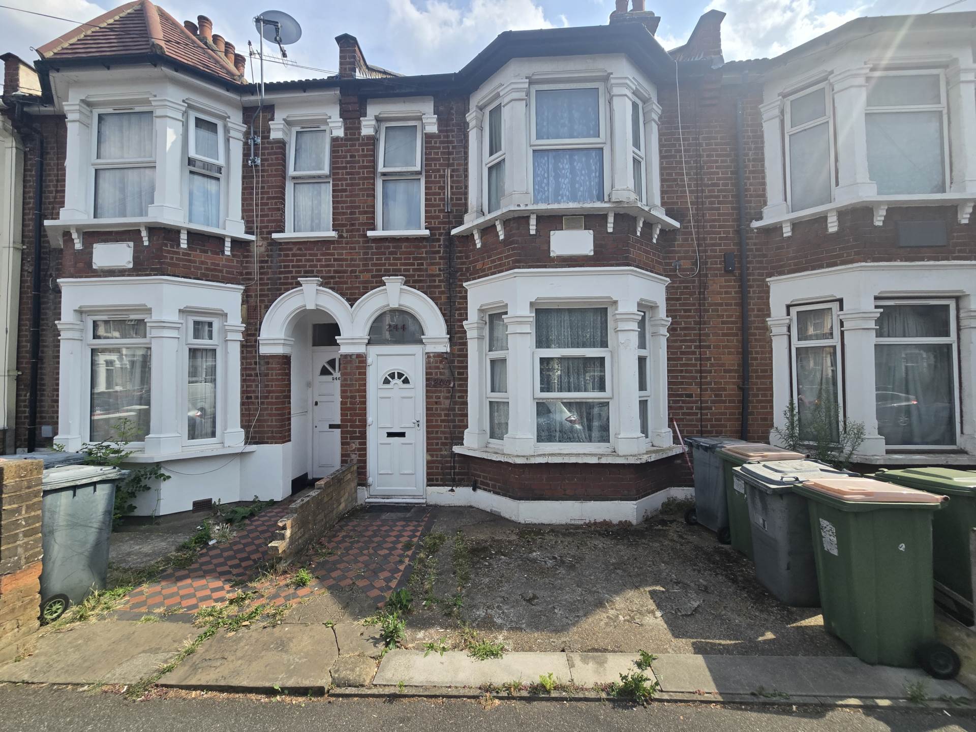 Flat Strone Road in Greater London