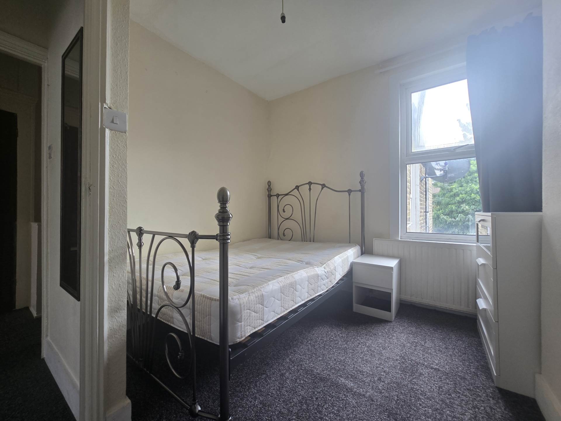 Flat Strone Road in Greater London