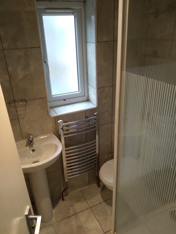 Room Lowden Road in Greater London