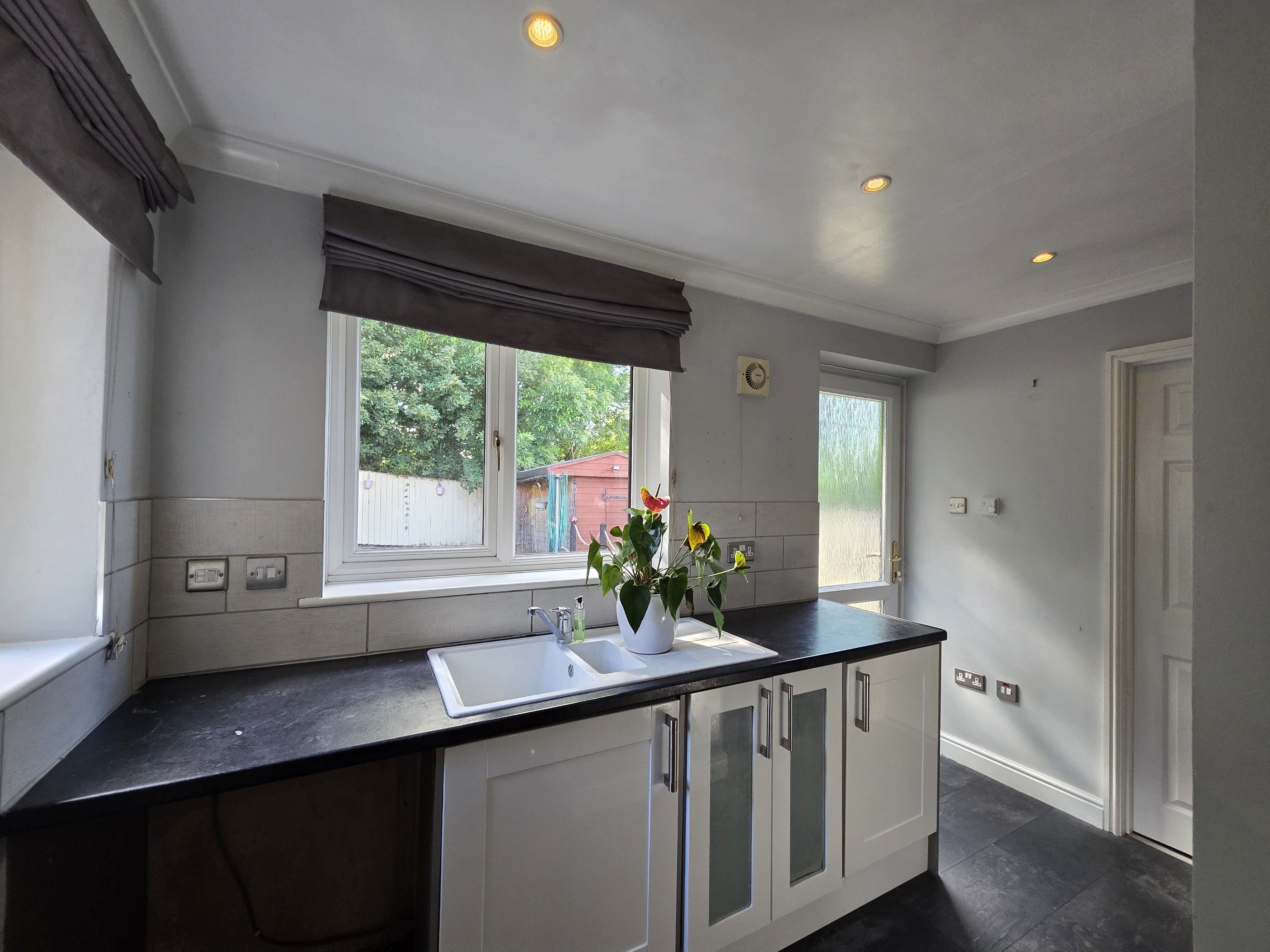 Flat Woodhall Park in Swindon