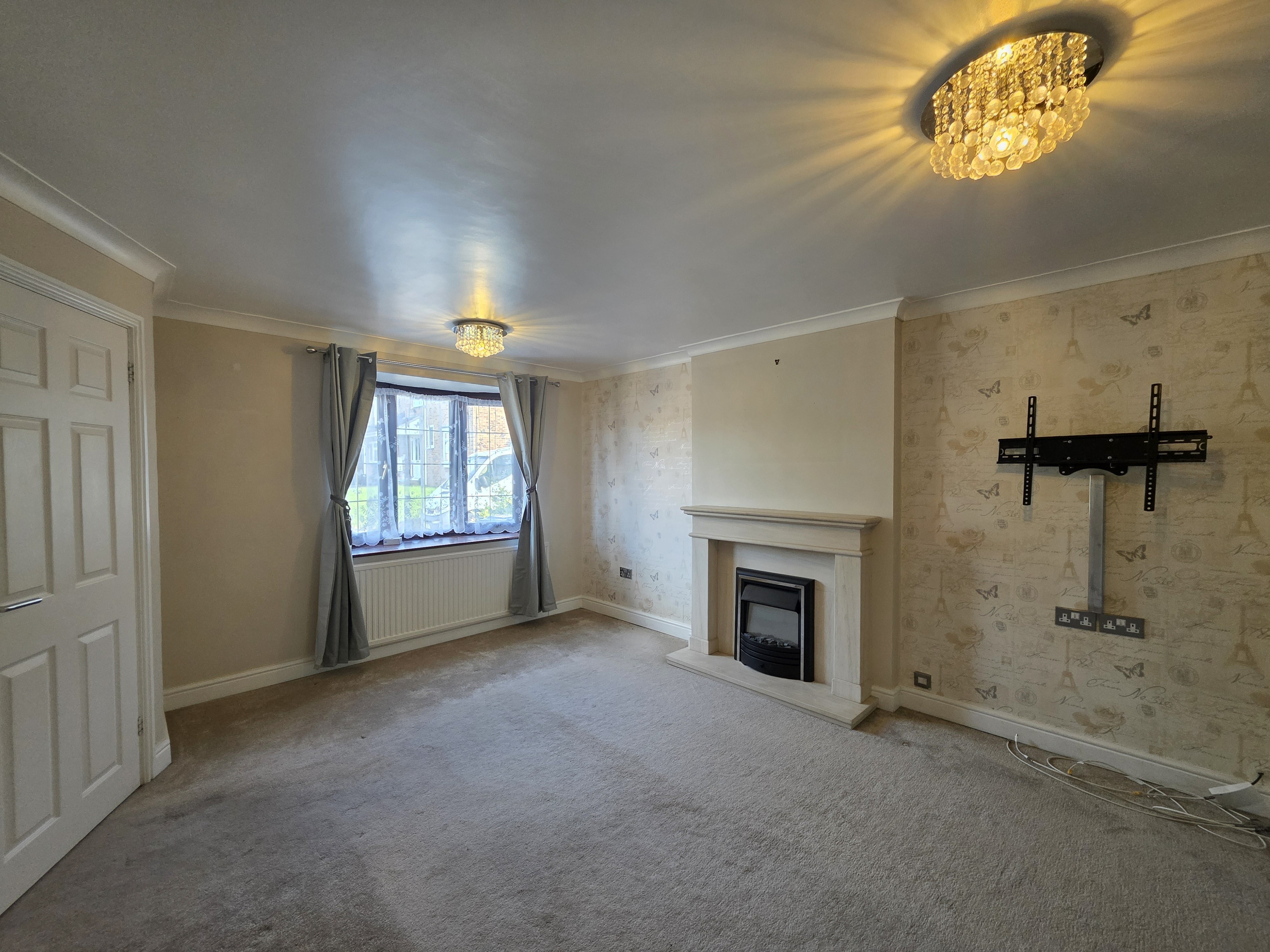 Flat Woodhall Park in Swindon