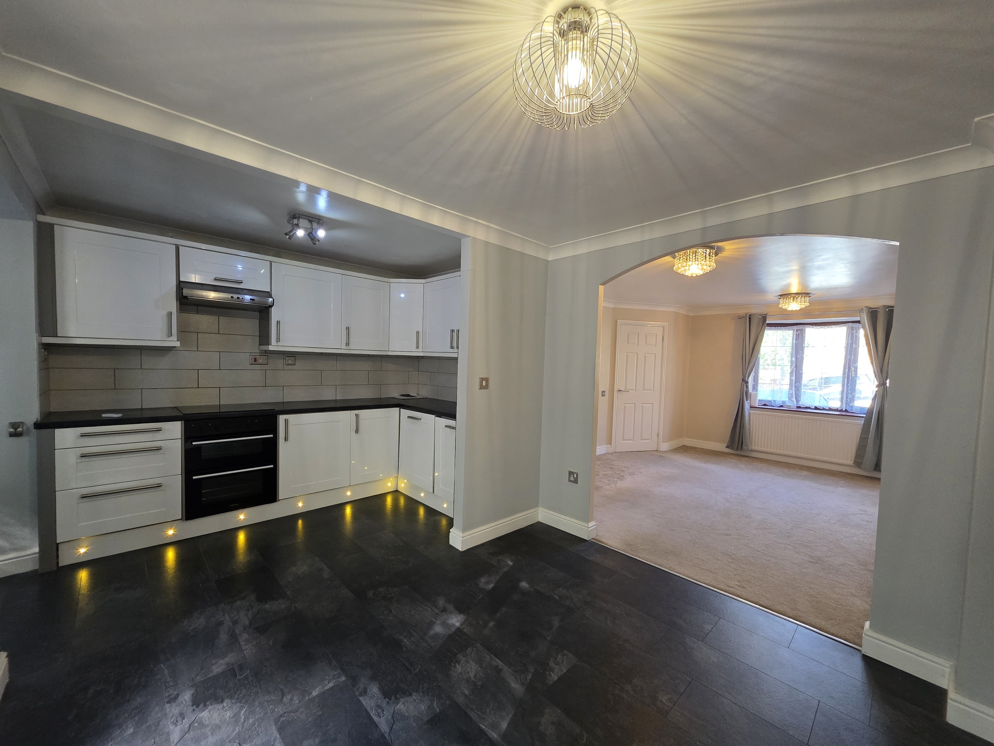 Flat Woodhall Park in Swindon