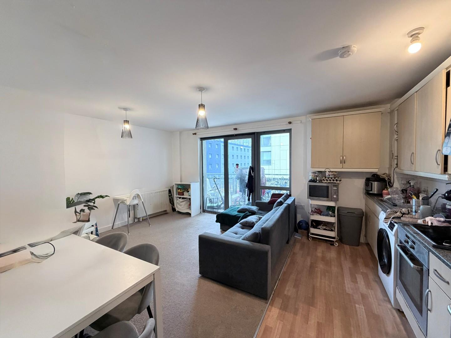 Flat Victoria Road in Greater London