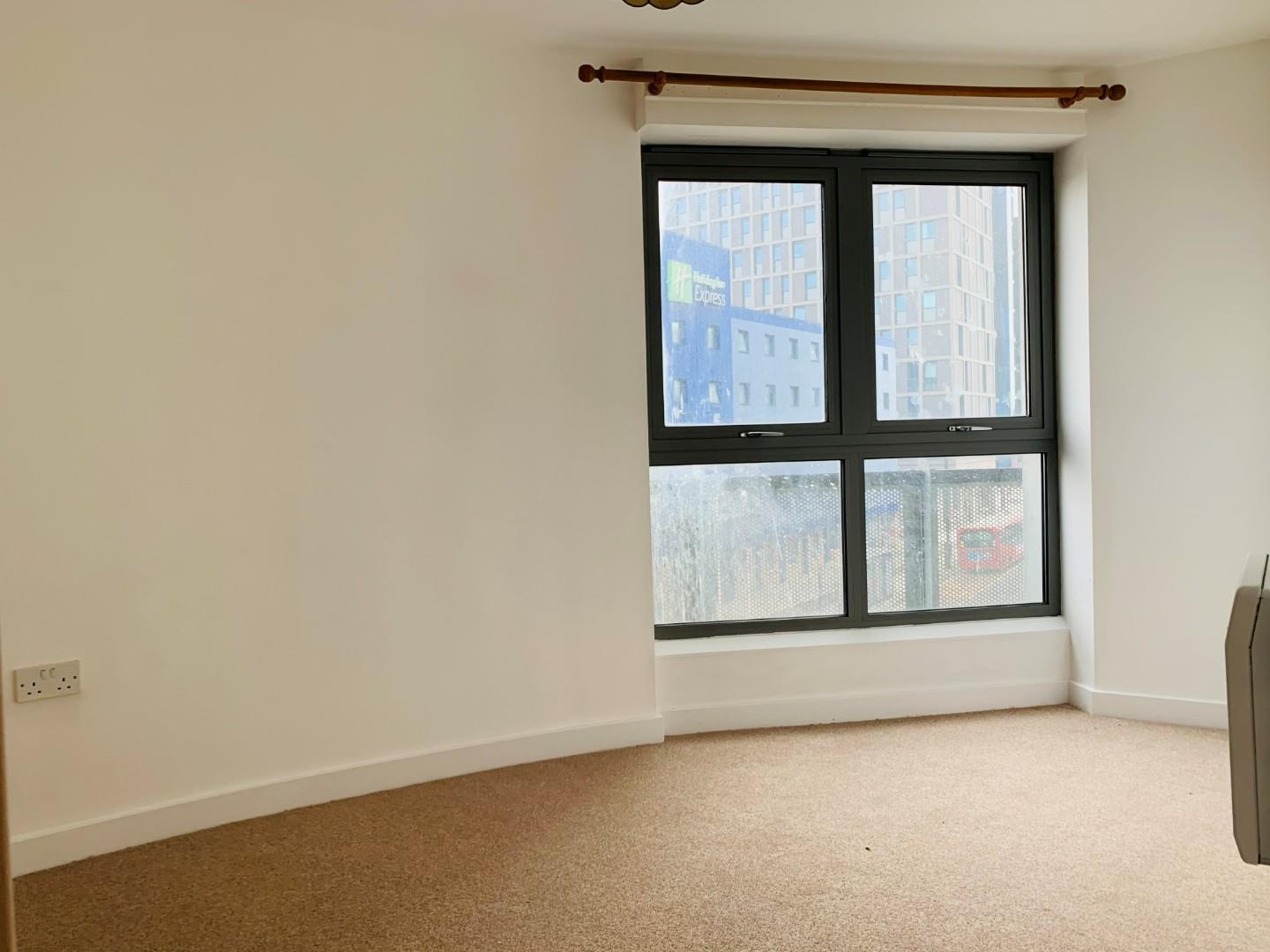 Flat Victoria Road in Greater London