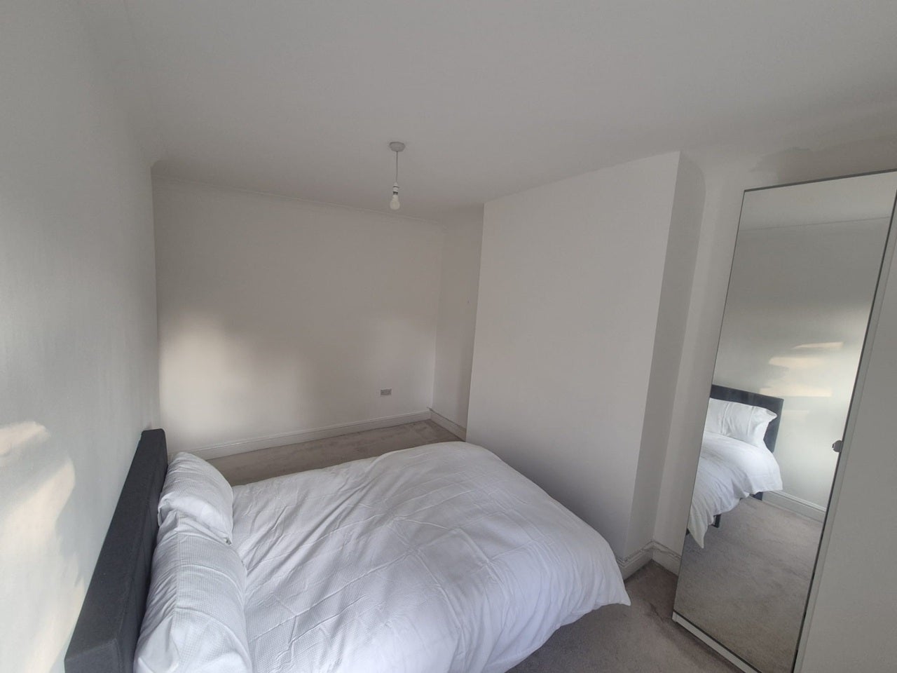Room Friern Barnet Road in Greater London