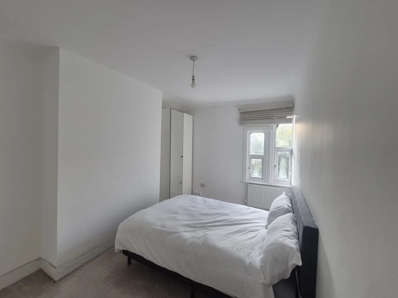 Room Friern Barnet Road in Greater London