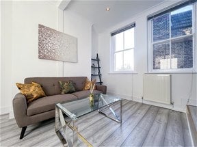 Flat Finchley Road in Greater London