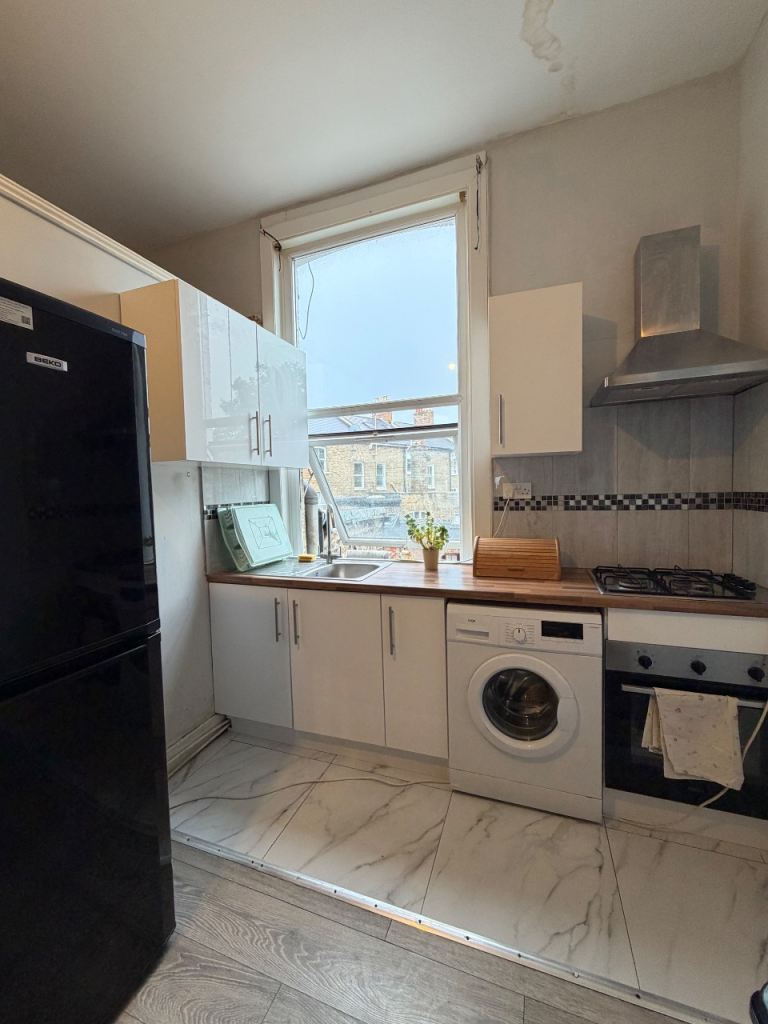 Flat Churchfield Road in Greater London