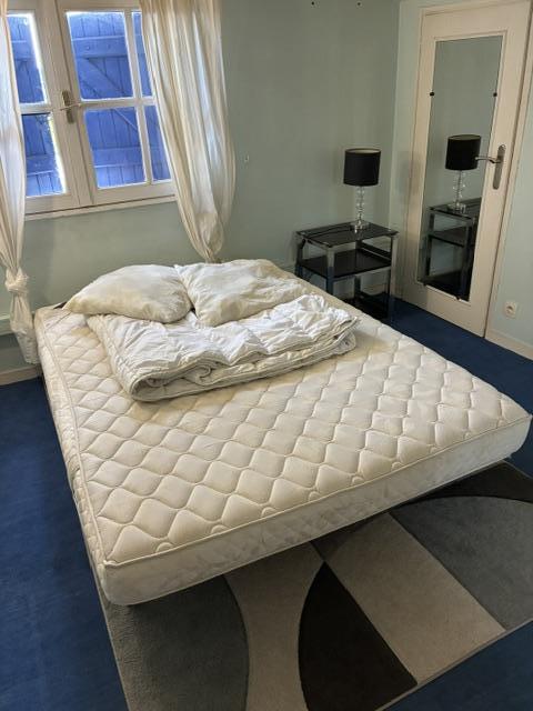 Room Rue des Treilles in Libourne