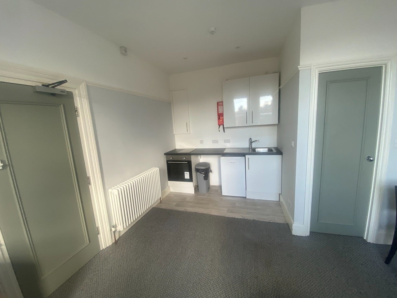Flat Waterden Road in Guildford