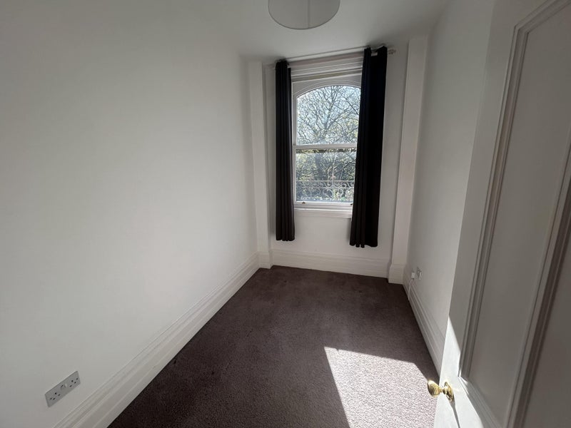 Room Millgate Lane in Manchester