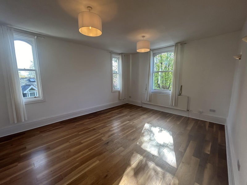Room Millgate Lane in Manchester