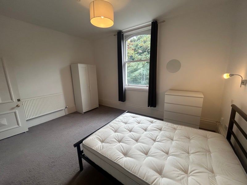 Room Millgate Lane in Manchester