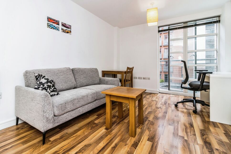 Flat Lower Ormond Street in Manchester