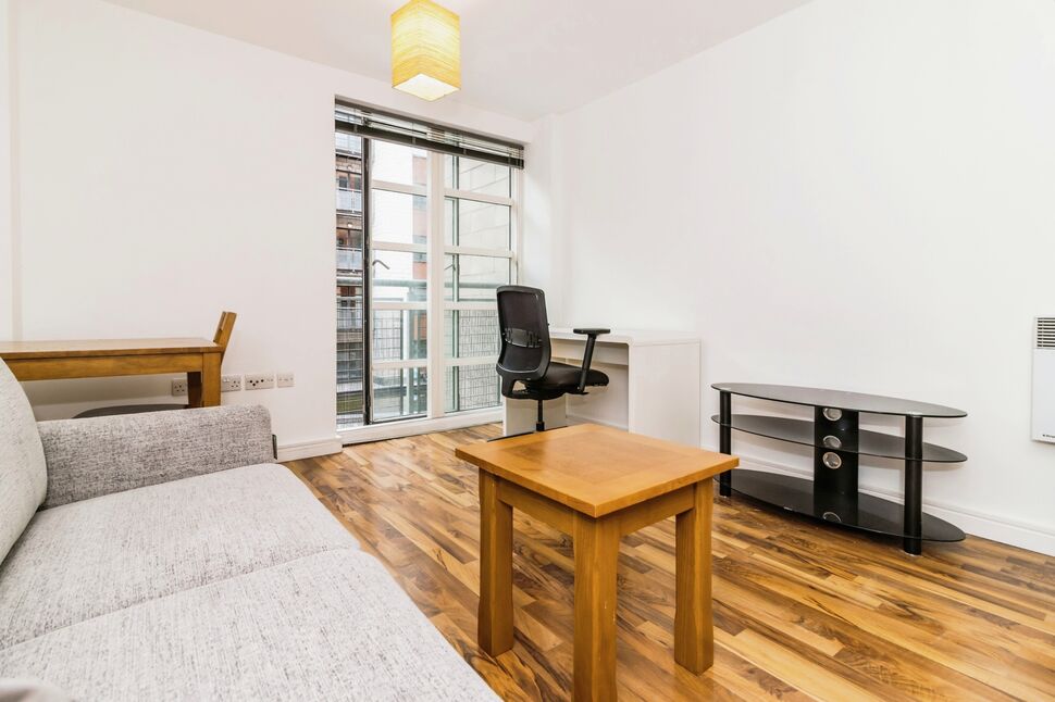 Flat Lower Ormond Street in Manchester