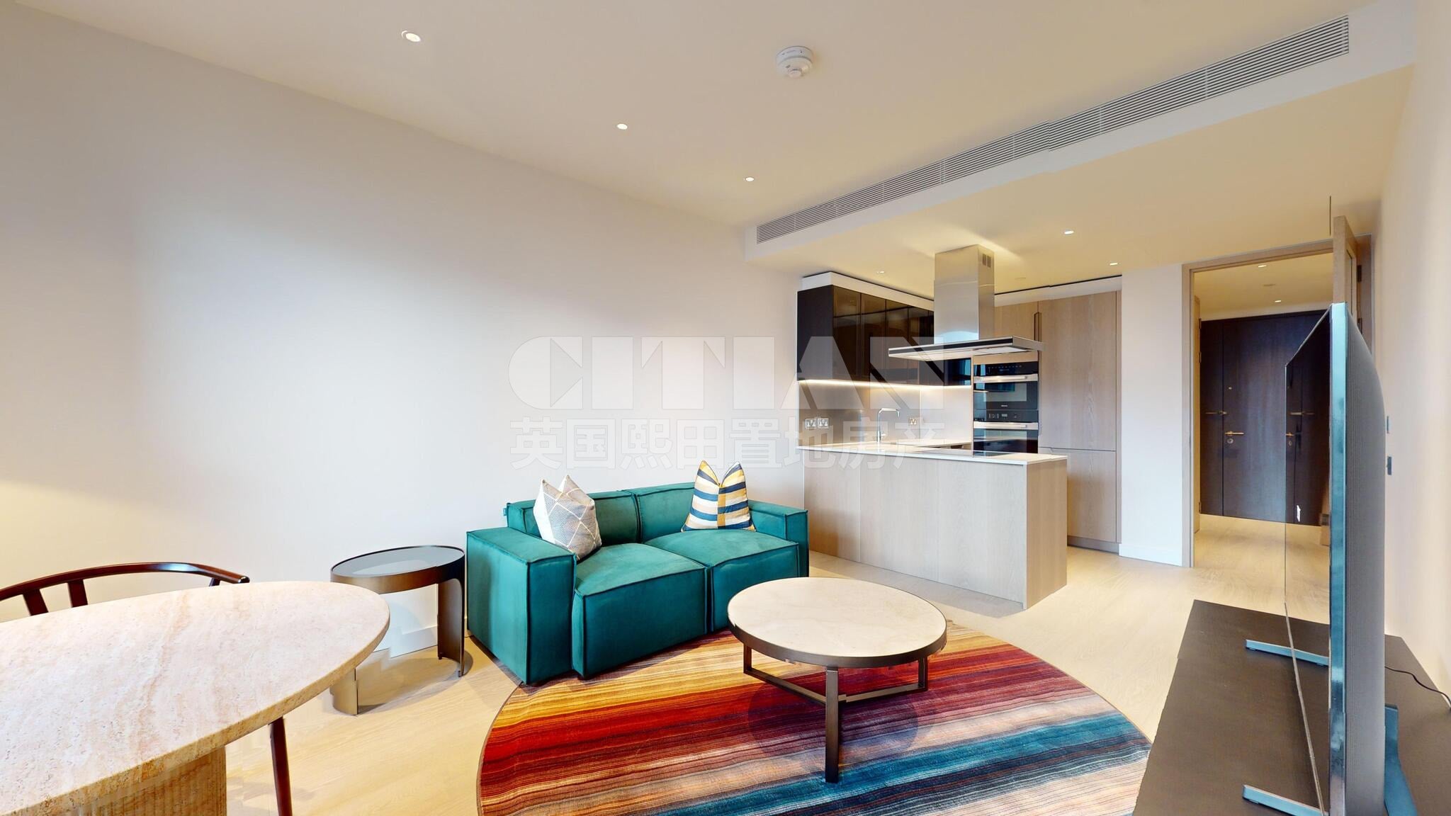 Flat Nine Elms Lane in Greater London