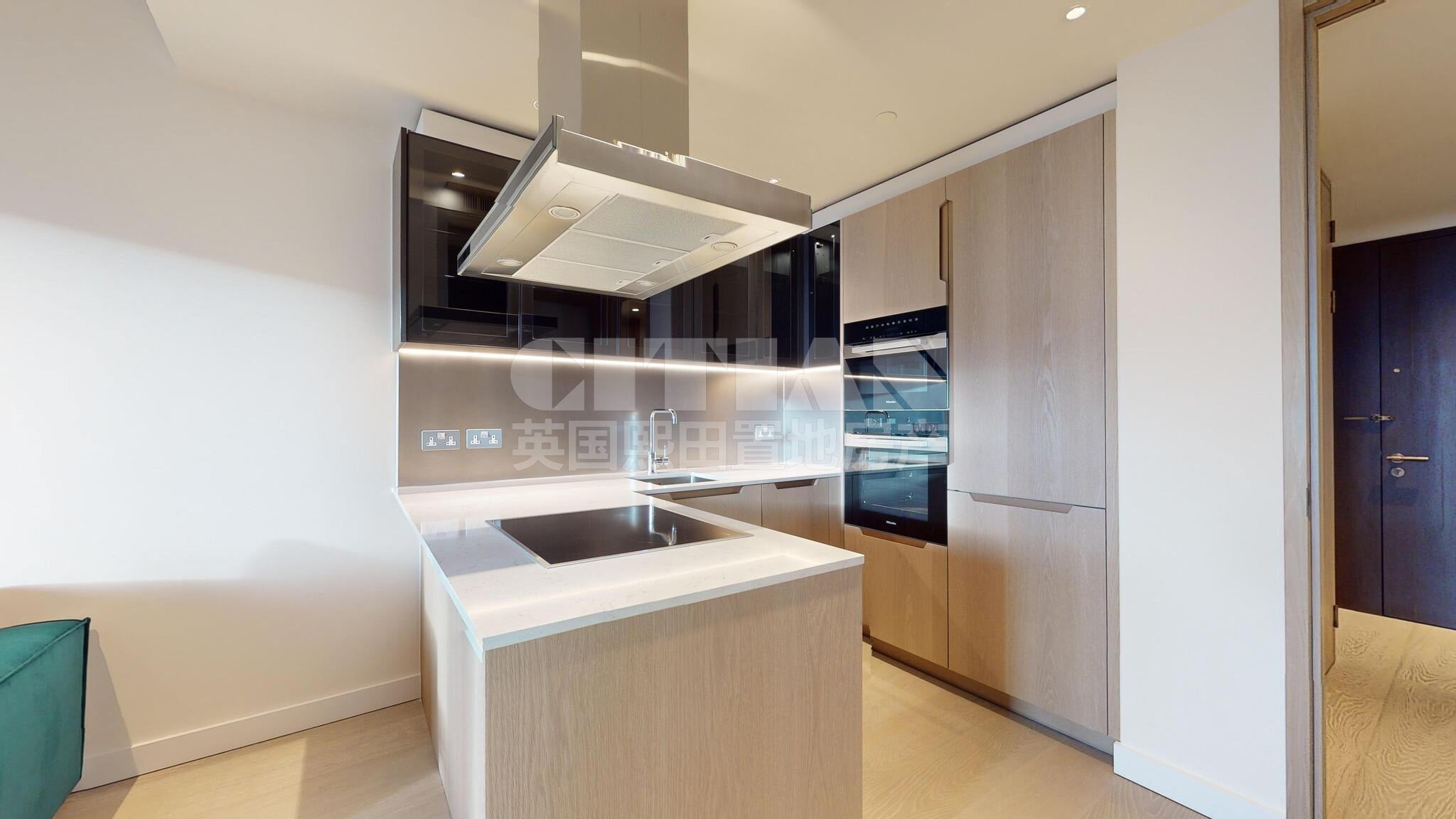 Flat Nine Elms Lane in Greater London