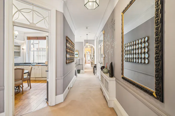 Flat Cranley Mews in Greater London