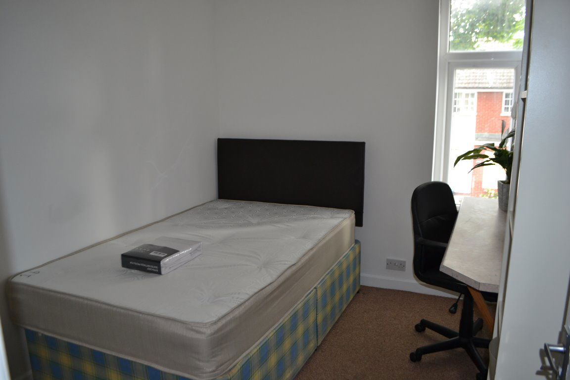 Room Tiverton Road in Birmingham