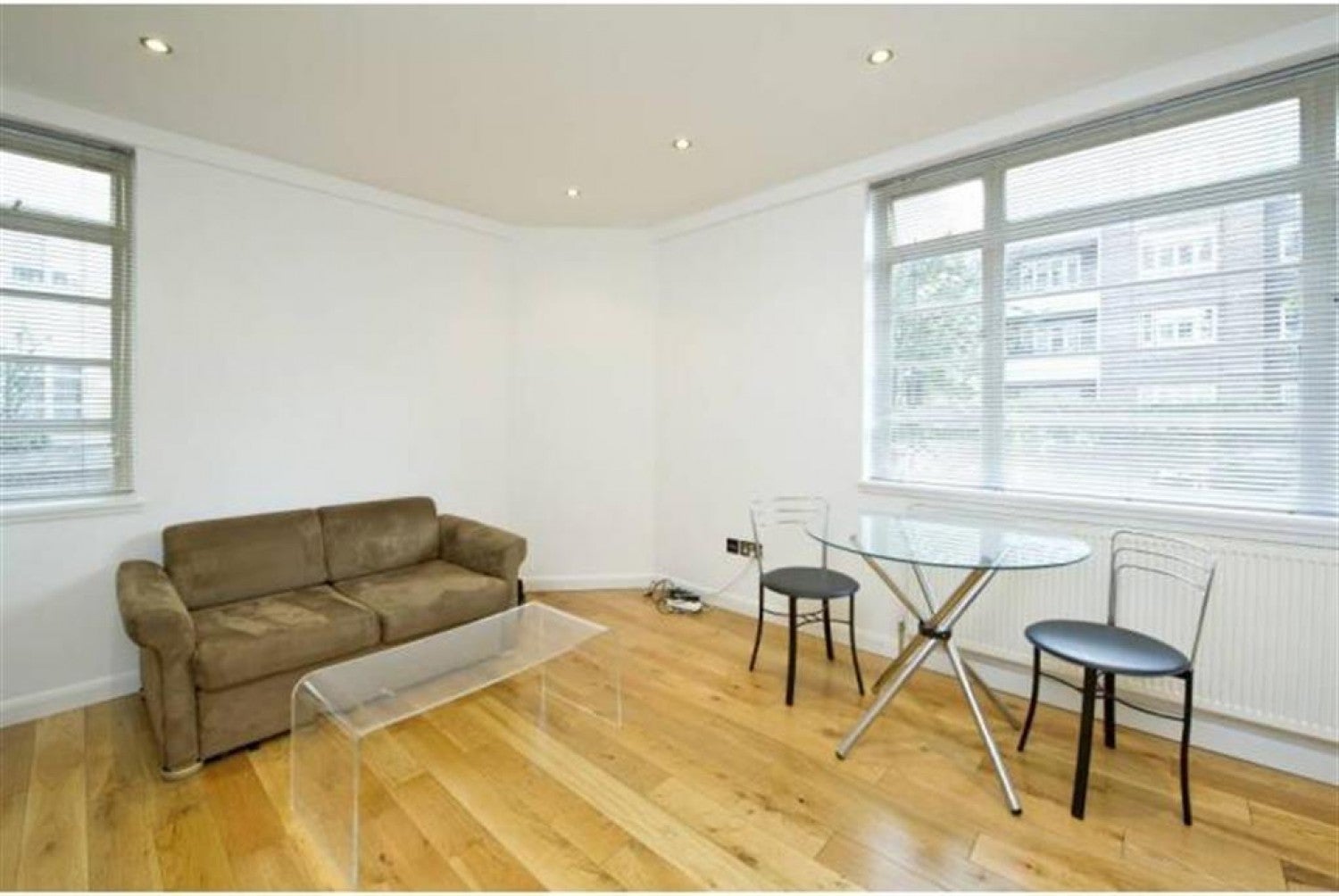 Flat Sloane Avenue in Greater London