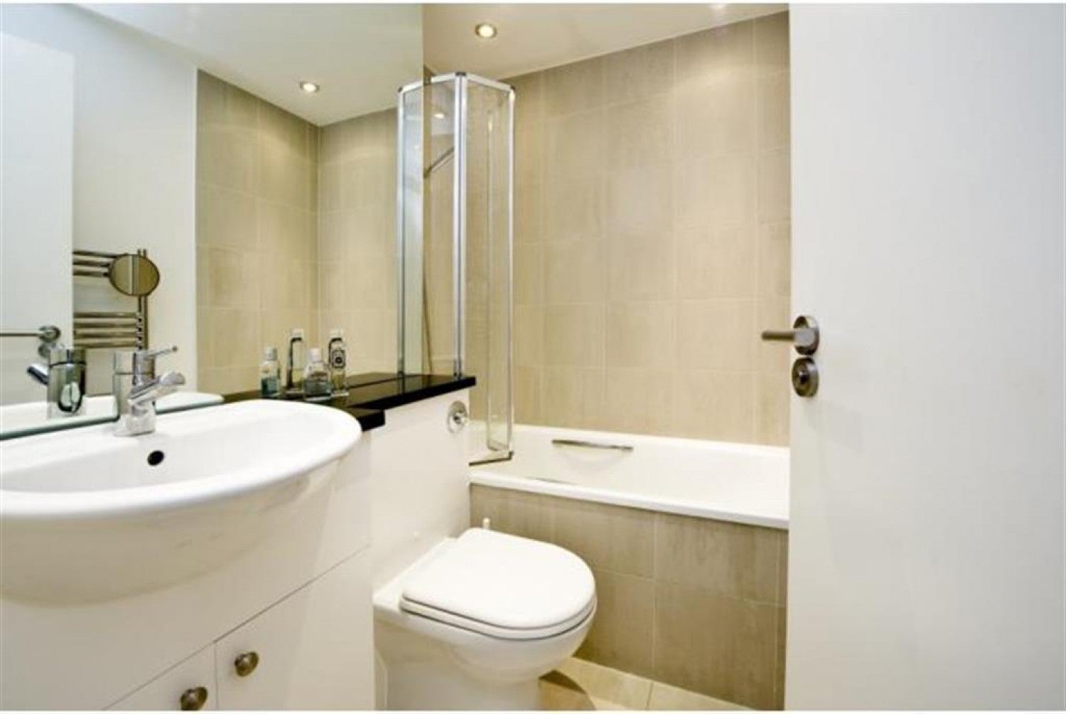Flat Sloane Avenue in Greater London