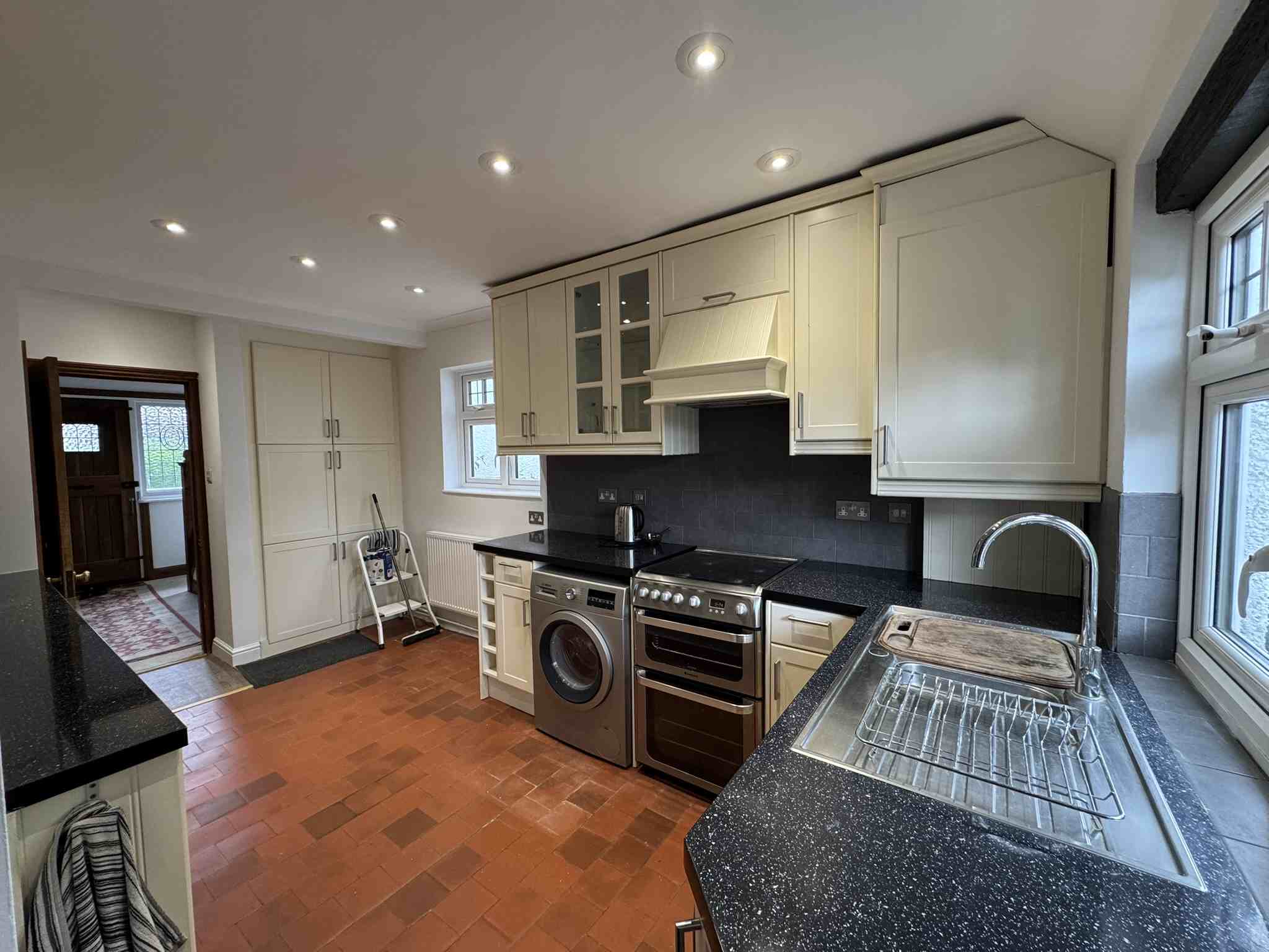 House Bournehall Avenue in Hertsmere