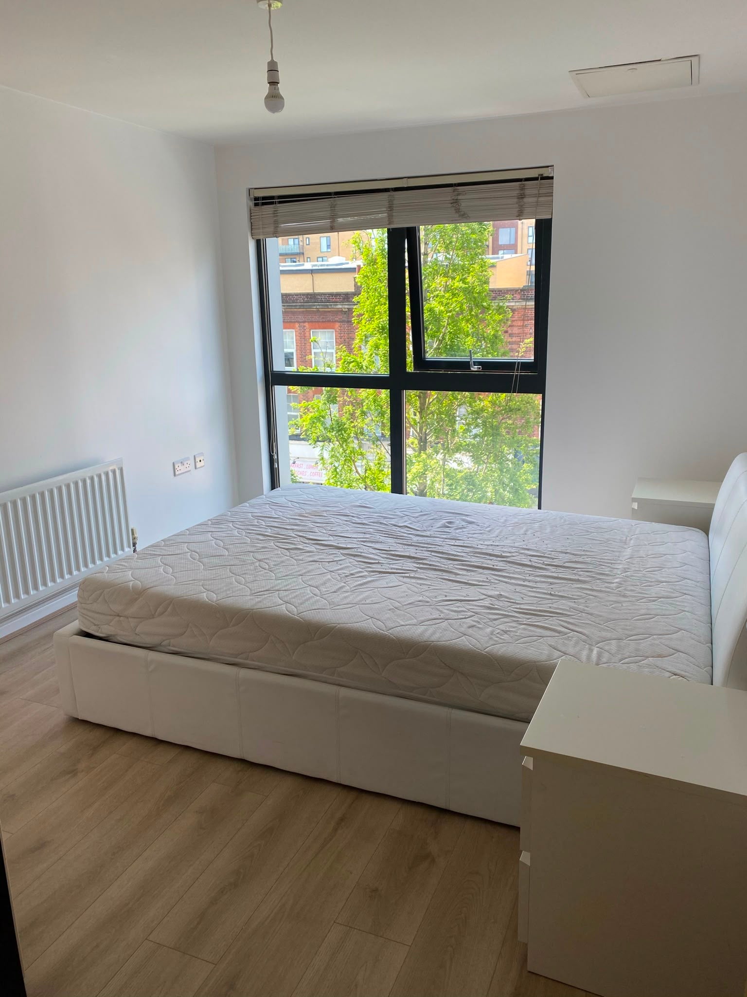 Flat Mannock Close in Greater London