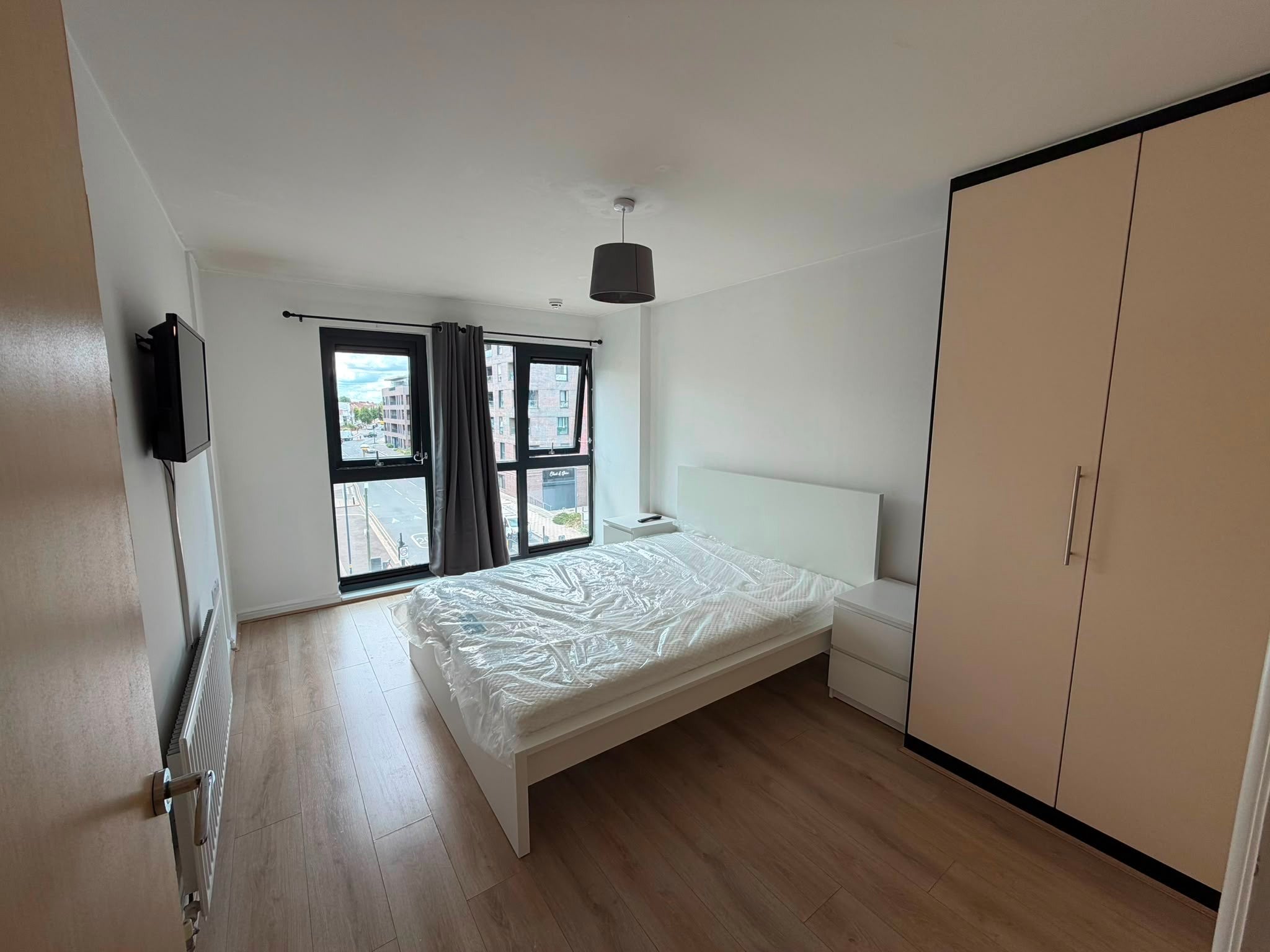 Flat Mannock Close in Greater London