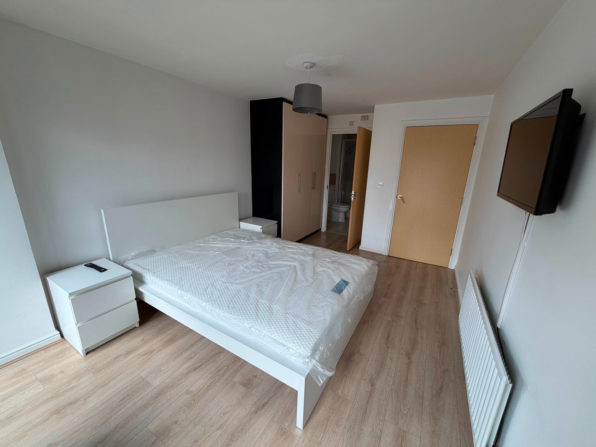 Flat Mannock Close in Greater London